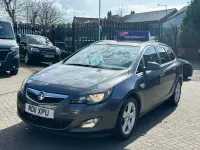 Usado Vauxhall Astra SRi 165 CV (121 kW) 2011 Gris Familiar