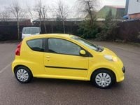 Used Peugeot 107 68 HP (50 kW) 2006 Yellow Hatchback
