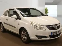 Used Vauxhall Corsa 85 HP (62 kW) 2010 White Hatchback