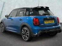Begagnad Mini Cooper S Hatch 176 HK (129 kW) 2023 Blå Halvkombi
