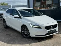 Used Volvo V40 Momentum 122 HP (89 kW) 2018 White Hatchback
