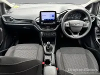 Usado Ford Fiesta Titanium 2022 Gris Utilitario