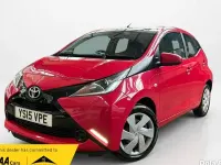 Usado Toyota Aygo X-play 69 HP (50 kW) 2015 Vermelho Citadino