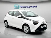 Usado Toyota Aygo X-play 72 HP (52 kW) 2021 Branco Citadino