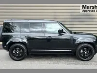 Begagnad Land Rover Defender Dynamic 300 HK (220 kW) 2023 Svart SUV