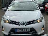 Used Toyota Auris Hybrid 2014 White Estate