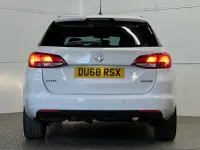 Used Vauxhall Astra Design Edition 105 HP (77 kW) 2018 White Estate