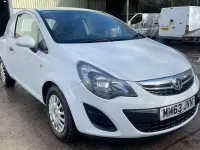 Used Vauxhall Corsa 74 HP (54 kW) 2013 White Hatchback