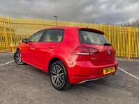 Used VW Golf VII SE 115 HP (84 kW) 2017 Red Hatchback