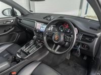 Used Porsche Macan 261 HP (191 kW) 2022 Black SUV