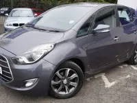 Usado Hyundai ix20 SE 90 CV (66 kW) 2016 Gris Utilitario