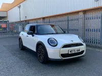 Begagnad Mini Cooper Hatch 113 kW (154 HK) 2025 Vit Halvkombi