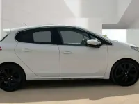 Used Peugeot 208 2014 White Hatchback
