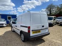 Usado Vauxhall Combo 75 HP (55 kW) 2008 Branco Monovolume