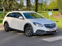 Used Vauxhall Insignia 163 HP (119 kW) 2014 White Estate