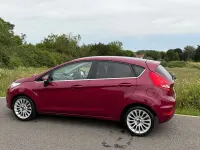 Used Ford Fiesta Titanium 70 HP (51 kW) 2012 Red Hatchback
