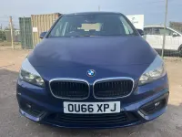 Begagnad BMW 218 Impressive 2016 Blå Halvkombi