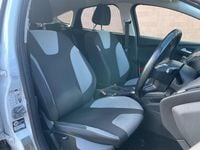Used Ford Focus Zetec 2013 White Hatchback