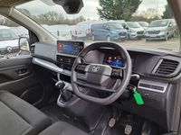 Second-hand Vauxhall Vivaro 2024 Alb Monovolum
