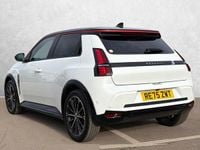 Used Renault R5 Iconic 110 kW (150 HP) 2025 White/black Hatchback