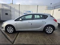 Second-hand Vauxhall Astra Design Edition 100 CP (73 kW) 2014 Argintiu Hatchback