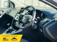 Usado Ford Focus Zetec 2018 Cinzento Citadino