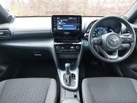 Used Toyota Yaris Hybrid Design 116 HP (85 kW) 2022 Blue Estate