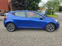 Used Renault Clio Iconic 2022 Blue Hatchback