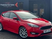 Used Ford Focus Zetec 125 HP (91 kW) 2015 Red Hatchback