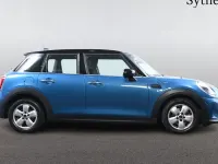 Begagnad Mini Cooper Classic 134 HK (98 kW) 2023 Blå Halvkombi