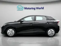 Begagnad MG MG4 EV SE 319 kW (435 HK) 2023 Svart Halvkombi