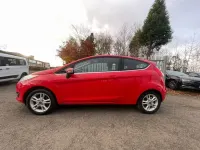 Używany Ford Fiesta Zetec 74 KM (54 kW) 2015 Czerwony Hatchback