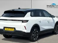 Used Vauxhall Grandland X Ultimate 136 HP (100 kW) 2025 Arctic white gloss SUV