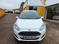 Used Ford Fiesta Zetec 82 HP (60 kW) 2015 White Hatchback