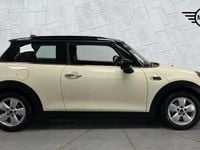 Used Mini Cooper Classic 134 HP (98 kW) 2019 White Hatchback