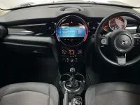 Usado Mini Cooper Classic 134 HP (98 kW) 2022 Cinzento Citadino