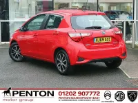 Używany Toyota Yaris Hybrid 2019 Czerwony Hatchback