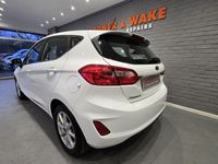 Used Ford Fiesta Zetec 70 HP (51 kW) 2019 White Hatchback