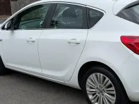 Used Vauxhall Astra Excite 2015 White Hatchback