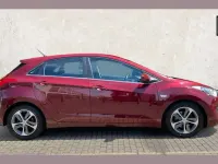 Used Hyundai i30 SE 99 HP (72 kW) 2017 Red Hatchback