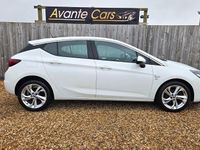 Used Vauxhall Astra SRi 110 HP (80 kW) 2017 White Hatchback