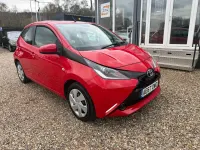 Begagnad Toyota Aygo X-play 69 HK (50 kW) 2017 Röd Halvkombi