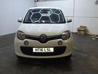 Used Renault Twingo Play 70 HP (51 kW) 2016 White Hatchback
