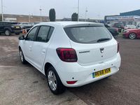 Used Dacia Sandero Comfort 72 HP (52 kW) 2018 White Hatchback