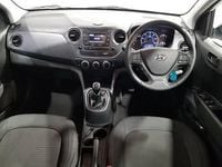 Used Hyundai i10 SE 66 HP (48 kW) 2019 White Hatchback