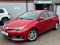 Used Toyota Auris 116 HP (85 kW) 2016 Red Hatchback