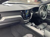 Usado Volvo XC60 Plus 197 HP (144 kW) 2023 Prateado SUV