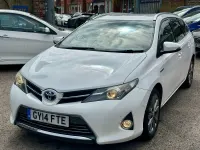 Used Toyota Auris Hybrid 2014 White Estate