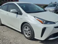 Used Toyota Prius Business Edition 122 HP (89 kW) 2018 White Hatchback