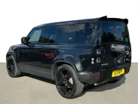 Used Land Rover Defender SE 249 HP (183 kW) 2021 Santorini black metallic SUV